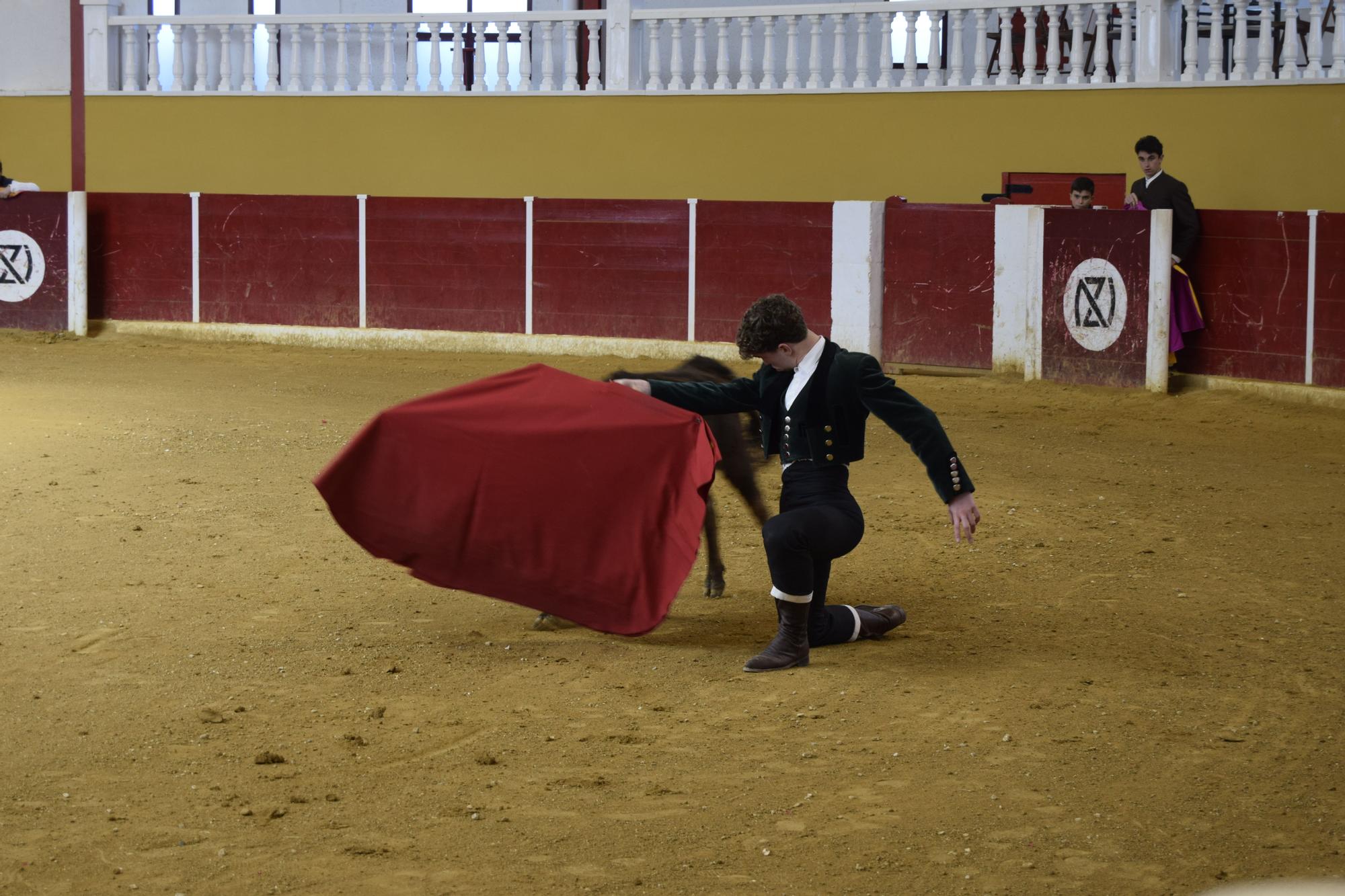 La convivencia entre Roca Rey y la Escuela Taurina de València, en imágenes