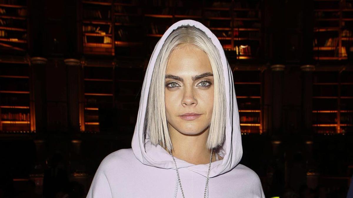 Cara Delevingne luce nuevo pelo y estilo atrevido