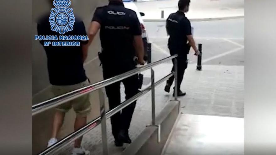 Un momento durante la detención en Gandia.