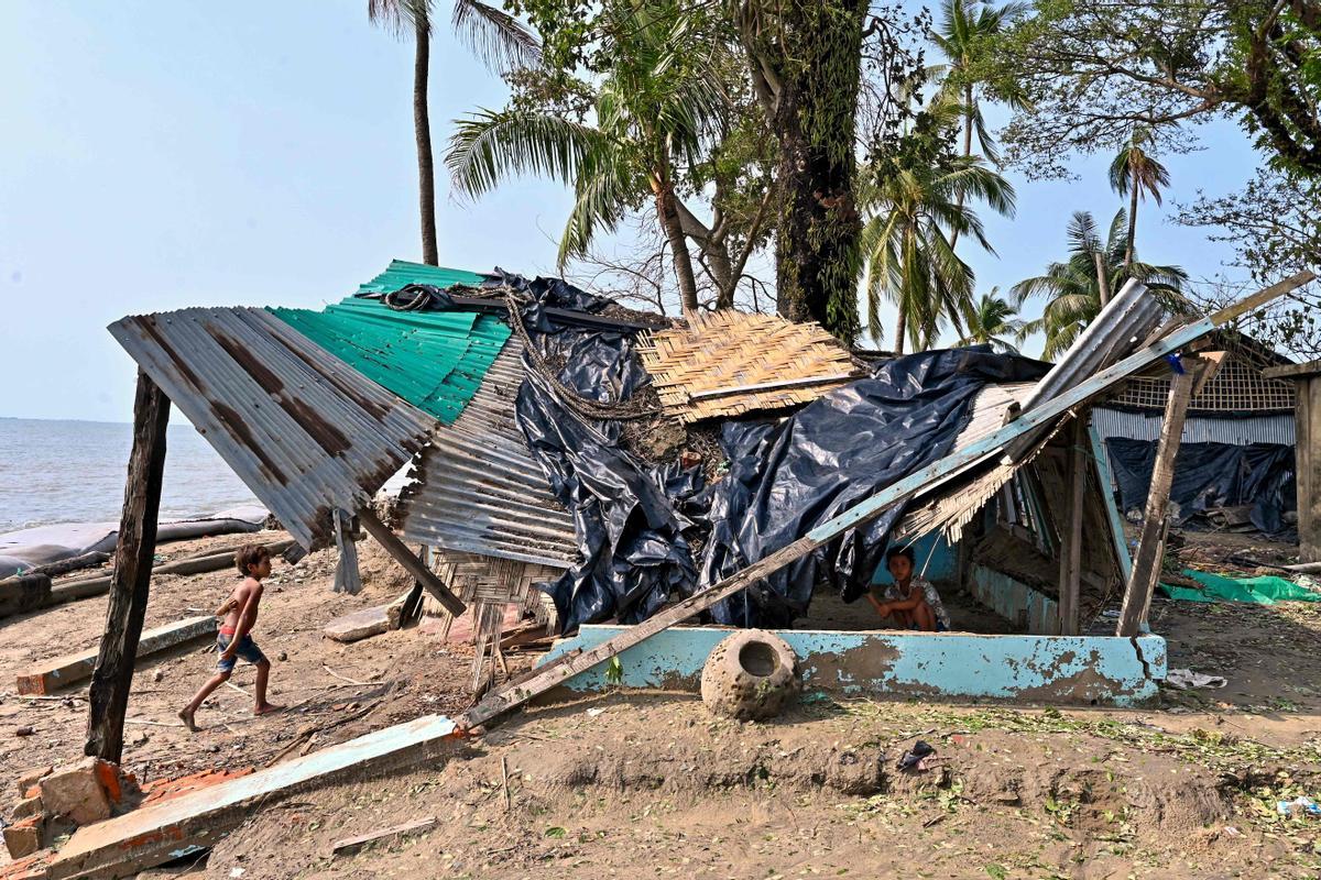 El ciclón Mocha arrasa las costas de Bangladés