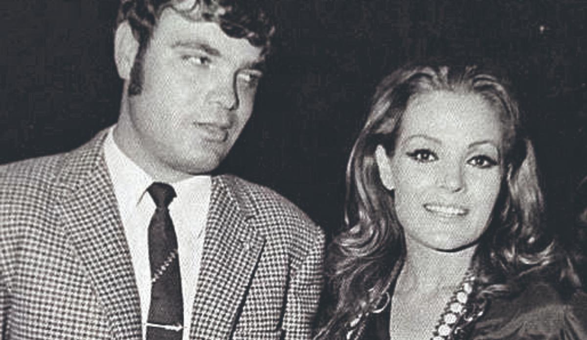 Carmen Sevilla con Juan Santana, fotógrafo de LA PROVINCIA, en 1968