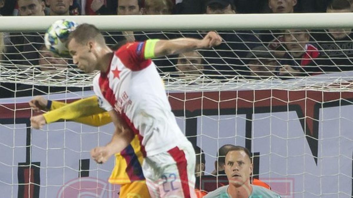 Las fotos del partido entre el Slavia de Praga y el FC. Barcelona de Liga de Campeones, disputado en el Eden Arena de Praga.