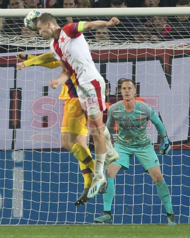 Las fotos del partido entre el Slavia de Praga y el FC. Barcelona de Liga de Campeones, disputado en el Eden Arena de Praga.