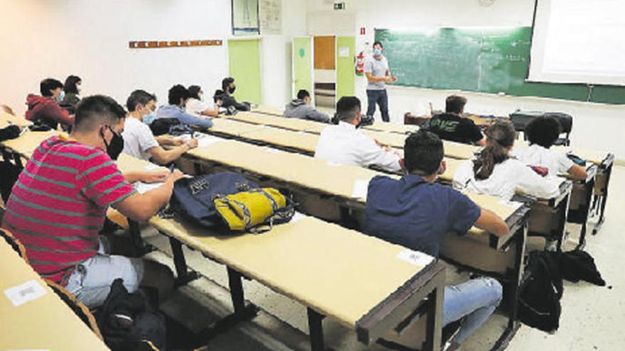 Estudiantes durante una clase en una facultad de Galicia.