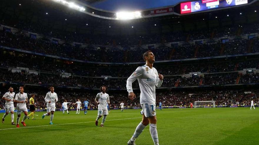 Cristiano, tras marcar el tercer gol del Real Madrid en el Bernabéu. // Efe