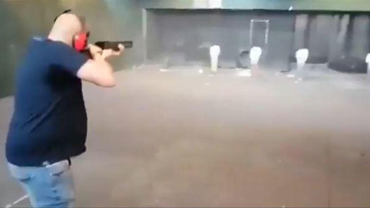 Un momento del vídeo de los disparos a las fotografías del equipo de Gobierno.