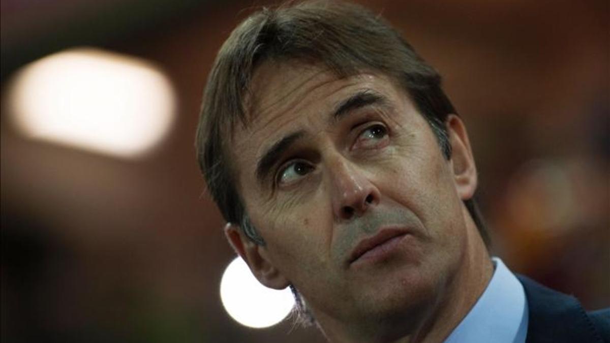 Lopetegui volvió a probar con una defensa de tres.