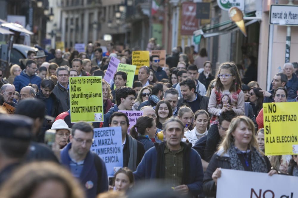 Manifestación en València contra el plurilingüismo