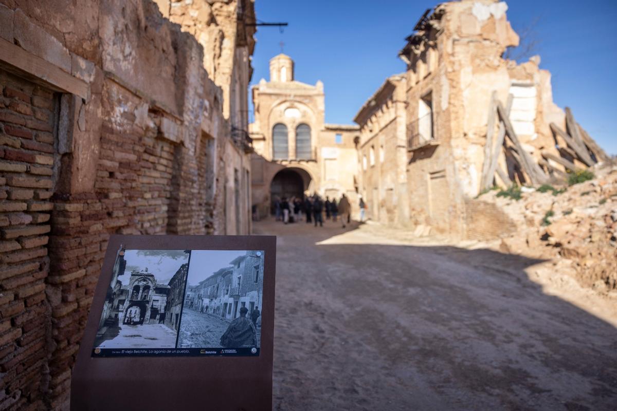 El abandono se ha cebado con los restos del pueblo de Belchite tras la guerra civil.