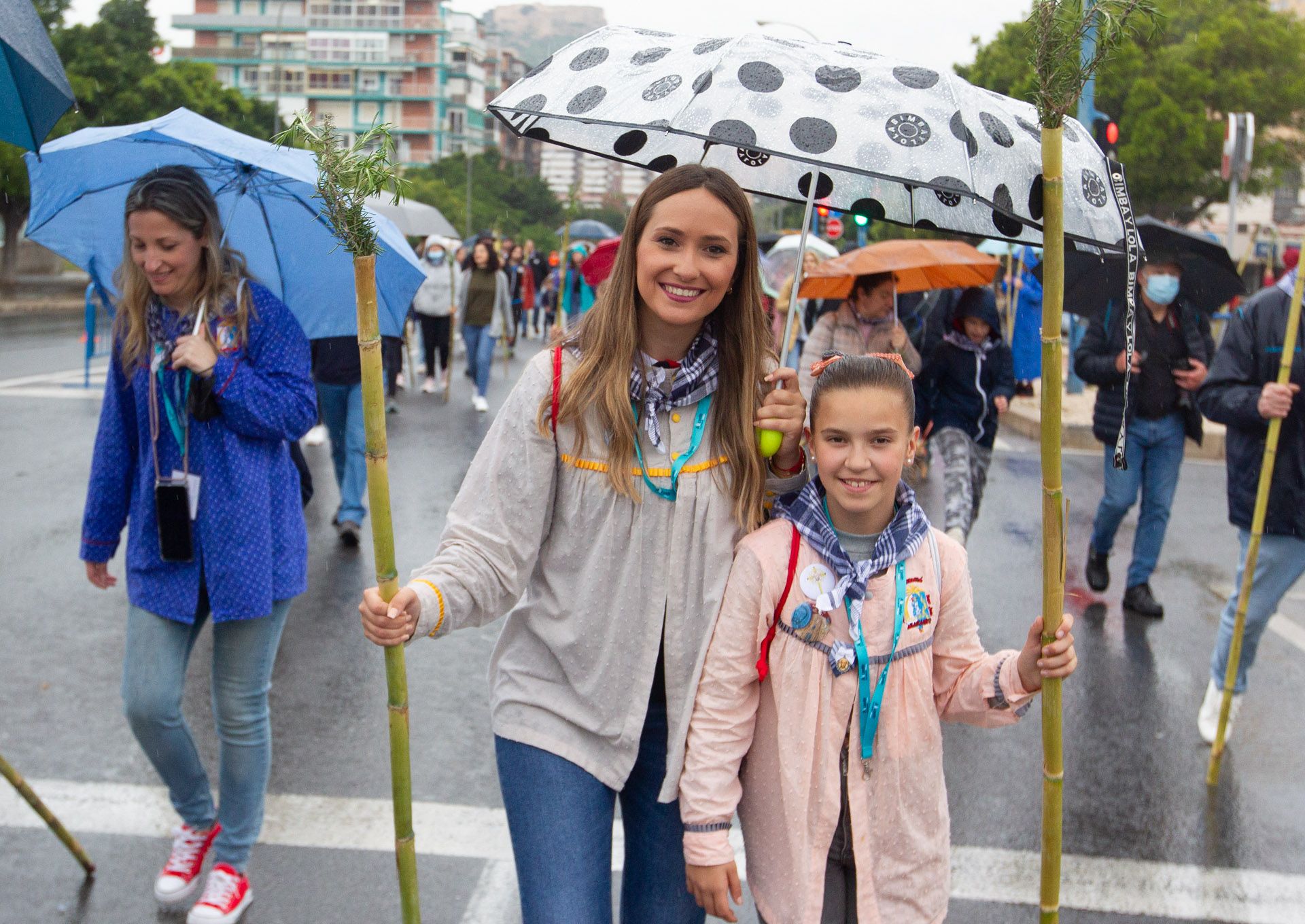 La lluvia no puede con la tradición