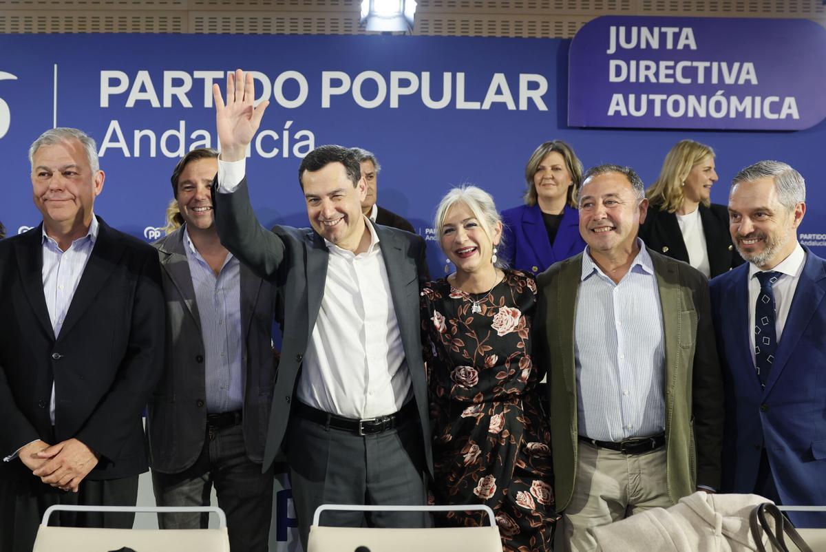 El presidente del PP de Andalucía, Juanma Moreno, preside la reunión de la Junta Directiva Autonómica del partido.