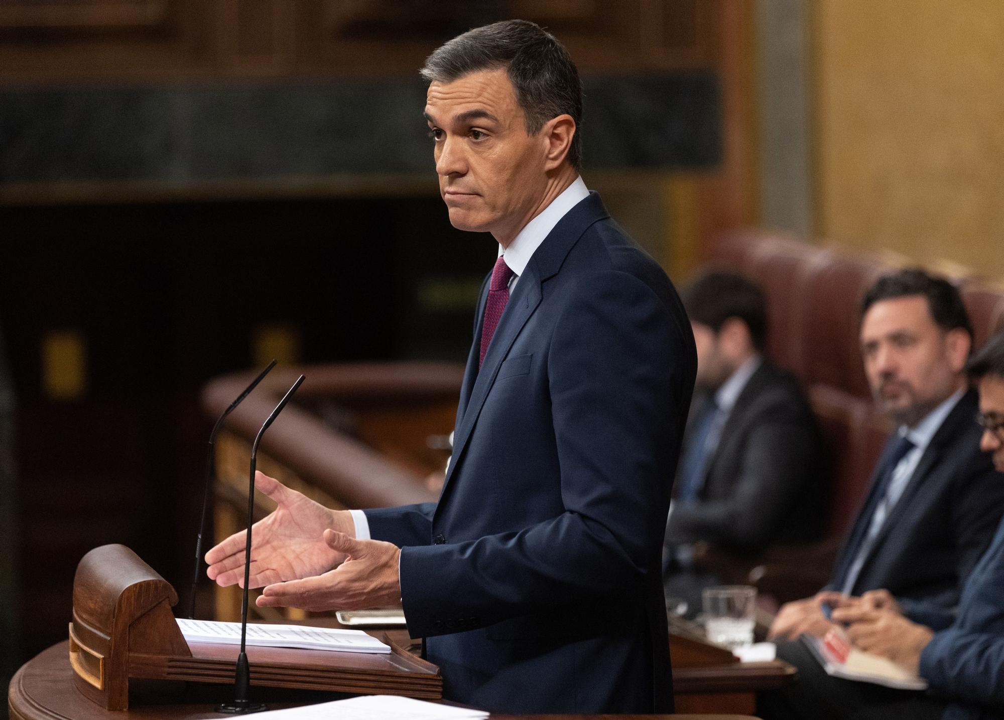 El presidente del Gobierno en funciones y candidato a la reelección, Pedro Sánchez, interviene durante la primera sesión del debate de investidura como presidente de Gobierno, en el Congreso de los Diputados, a 15 de noviembre de 2023, en Madrid (España).