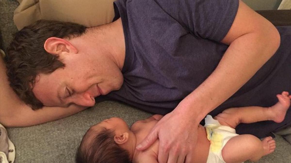 Mark Zuckerberg y su hija Max Chan, en la foto que ha compartido en Facebook.