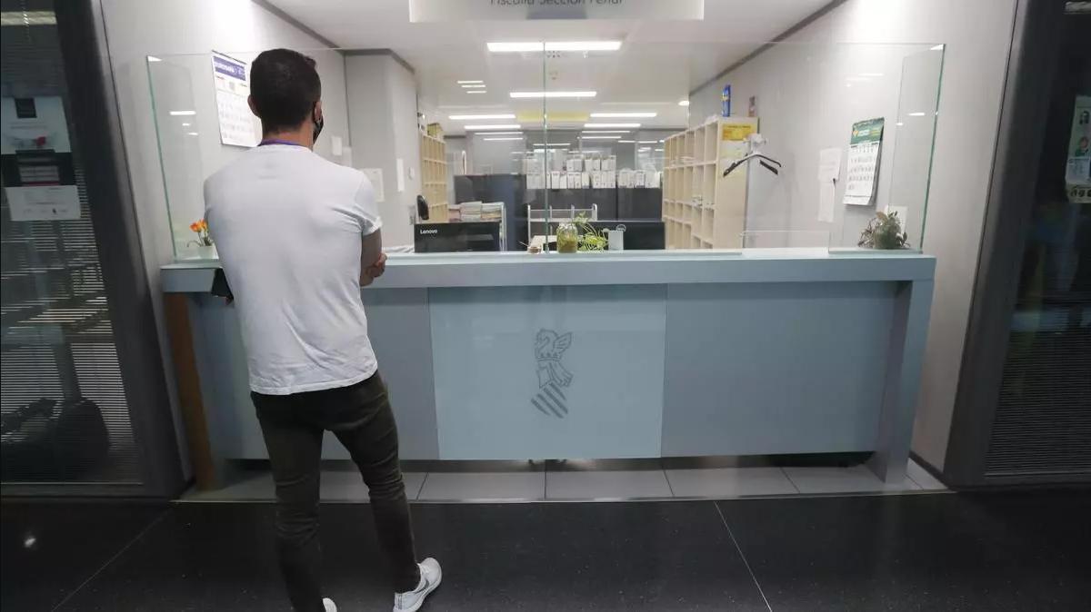 Imagen de archivo del mostrador de la Fiscalía provincial de València, sección penal, en la Ciudad de la Justicia de València.