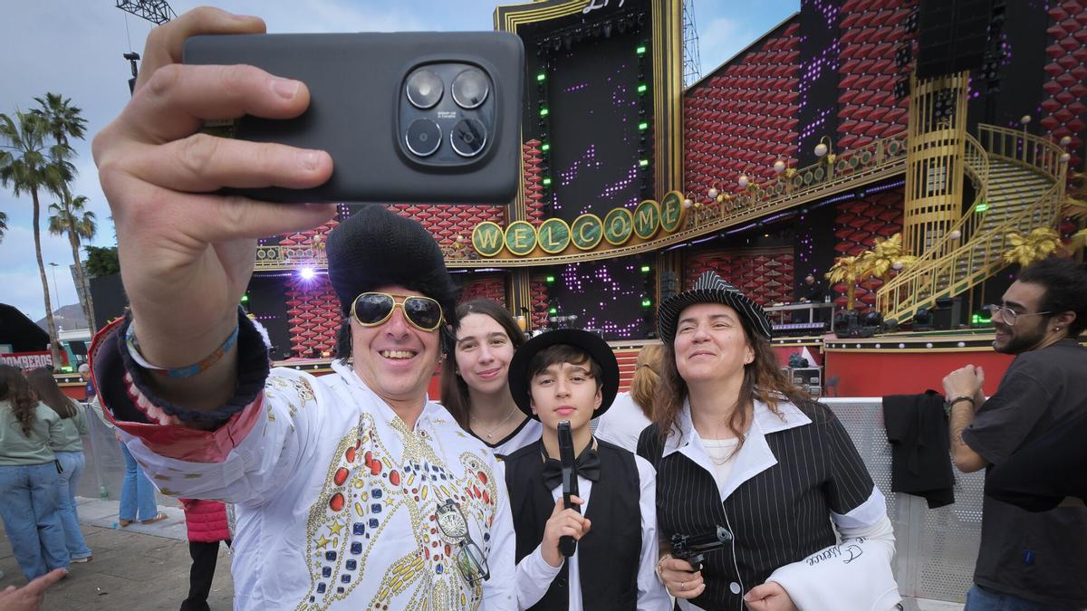 Tonny Tun Tun canta 'Noche de copas' en la gala de la Reina del Carnaval de Las Palmas de Gran Canaria
