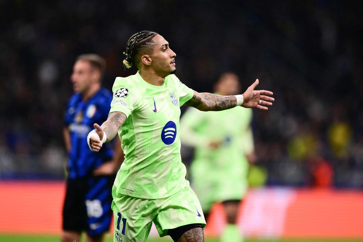 Barcelona's Brazilian forward #11 Raphinha celebrates scoring his team's third goal during the UEFA Champions League semi-final second leg football match between Inter Milan and FC Barcelona at the San Siro stadium in Milan on May 6, 2025. (Photo by Marco BERTORELLO / AFP)