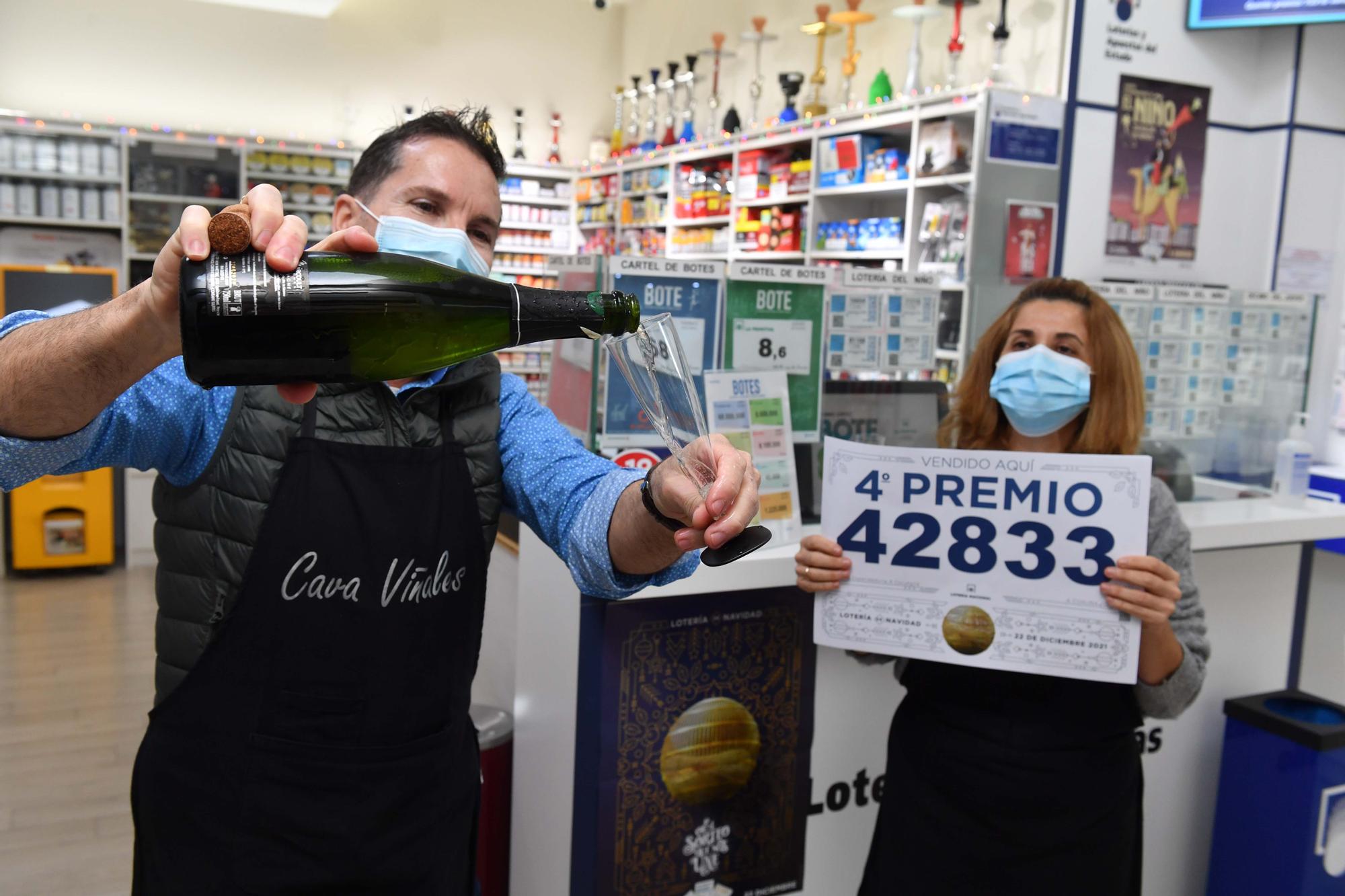 Loteria Navidad 2021 A Coruña: El 42833, un cuarto premio, vendido en Carrefour y en el estanco de la calle Juan Varela