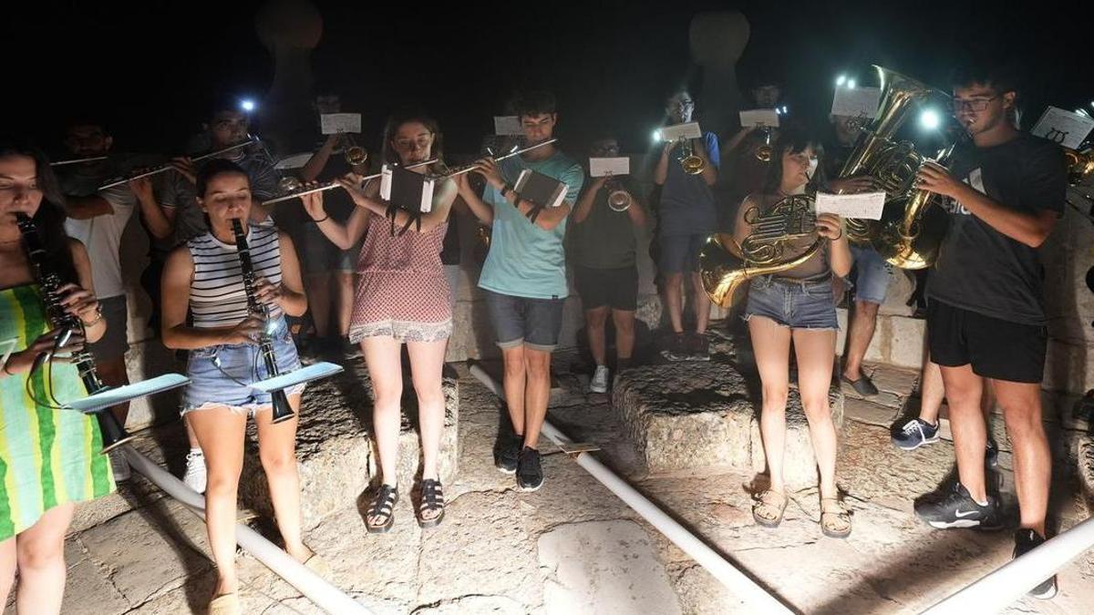 Novament, la nit d'aquest dijous, membres de la Unió Musical La Lira oferiran el tradicional concert per Sant Jaume des del més alt del campanar de l'arxiprestal.