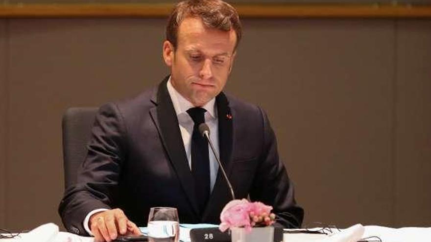 El presidente francés Emmanuel Macron, en la cumbre de ayer. // R.