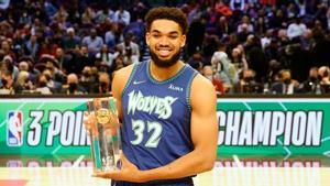 Karl-Anthony Towns s’emporta un concurs de triples de rècord i Obi Toppin regna en mats