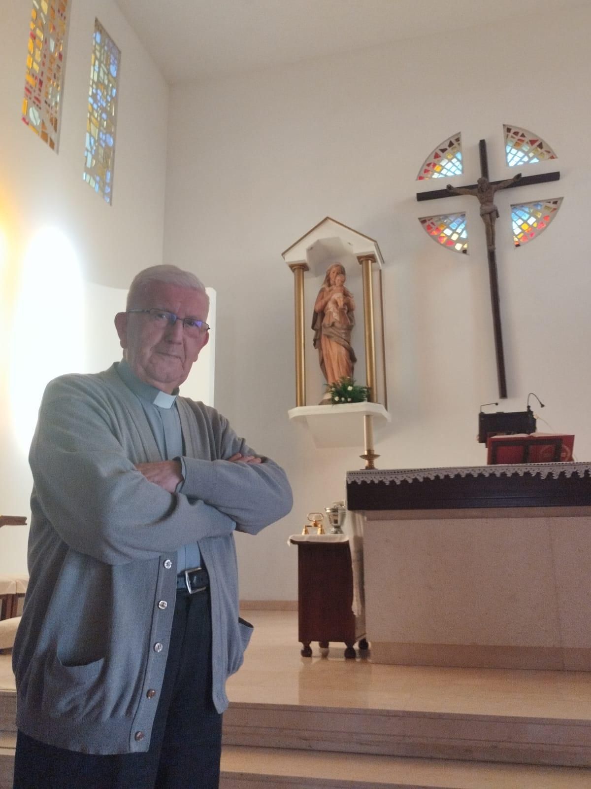 José Luis Fernández Polvorosa, en el interior de la iglesia.