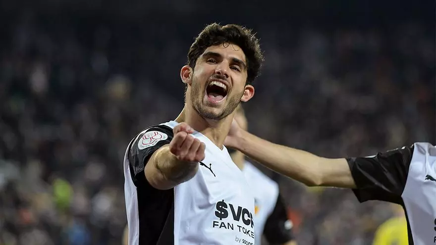 Alavés - Valencia | El gol de penalti de Gonçalo Guedes