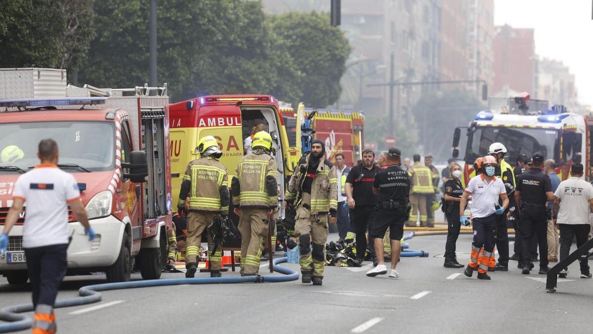 "Hay una pequeña llama, pero hay dotaciones de bomberos sobradas para atender pequeños conatos de incendio"
