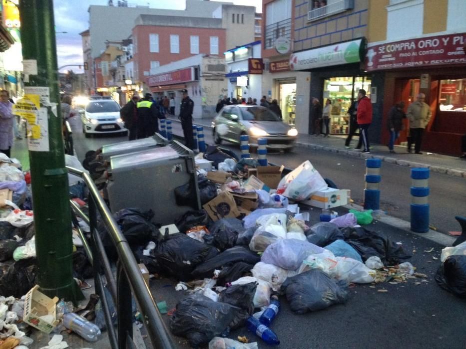 La basura ha cortado el carril bus de La Hoz