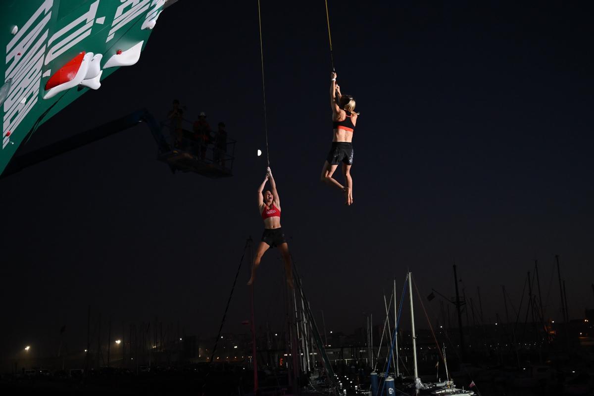 Multitudinaria final del psicobloc en GRAVITEO A Coruña Xacobeo
