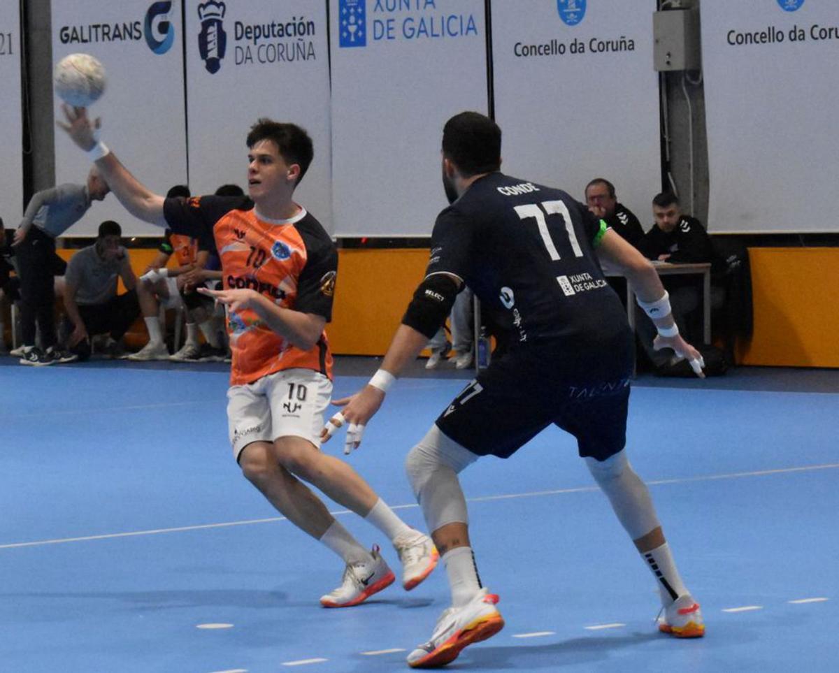 David Pulgar, ayer en el partido del Confía en La Coruña.  |