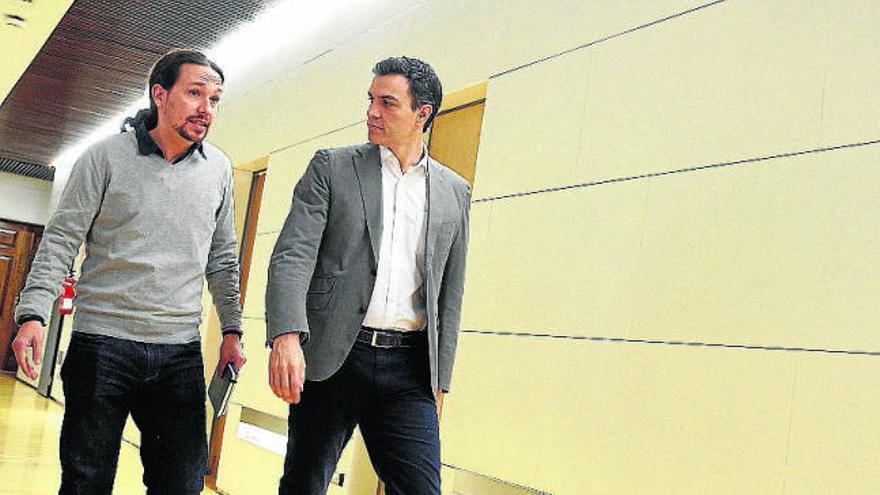 Sánchez e Iglesias mantienen su primer contacto tras la moción