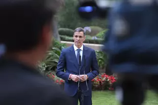 Sánchez ejercerá la acusación por la lona que colgó Hazte Oír con su cara en el Congreso