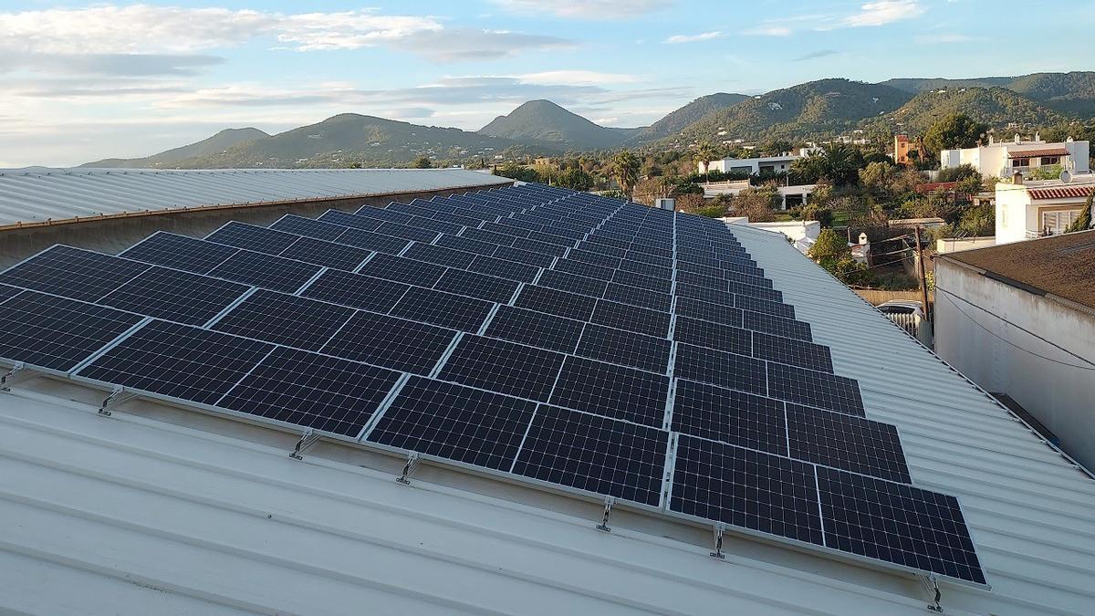 Endesa X pone en marcha dos plantas fotovoltaicas para autoconsumo en una  empresa de Ibiza - Diario de Ibiza