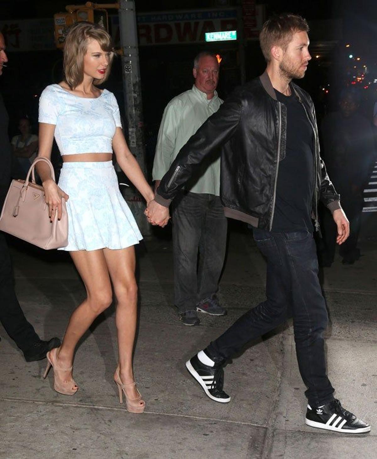 Taylor Swift y Calvin Harris van de la mano hasta el coche