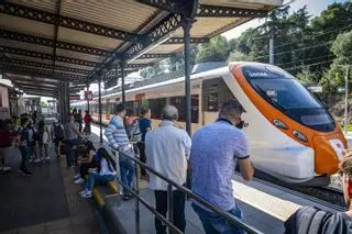 El Govern rebutja denunciar Renfe i Adif pel caos de Rodalies malgrat la petició del Parlament