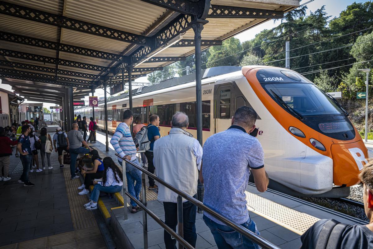 El Govern rebutja denunciar Renfe i Adif pel caos de Rodalies malgrat la petició del Parlament