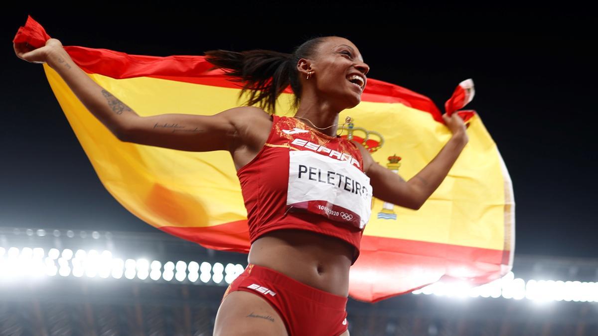 Ana Peleteiro celebra la medalla de bronce en los Juegos Olímpicos de Tokio 2020, celebrados en agosto del 2021.