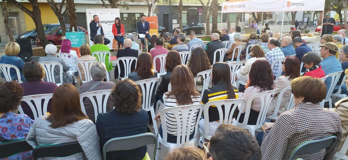 Militantsi simpatitzants de Compromís van assistir a la presentació de la candidatura de Compromís en Almassora.