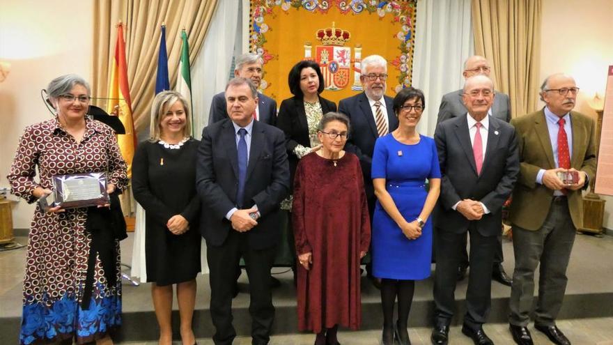 Foto de familia de los premiados