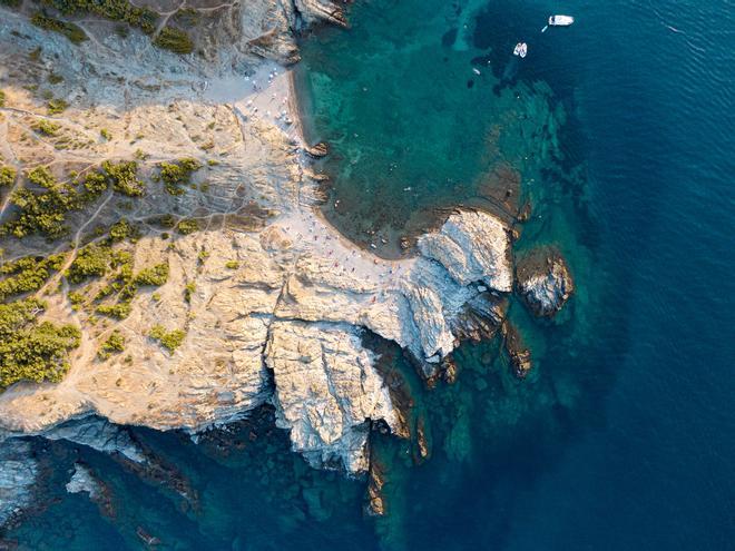 playa del Borró se encuentra en el Cap Ras - Camí de Ronda - Costa Brava