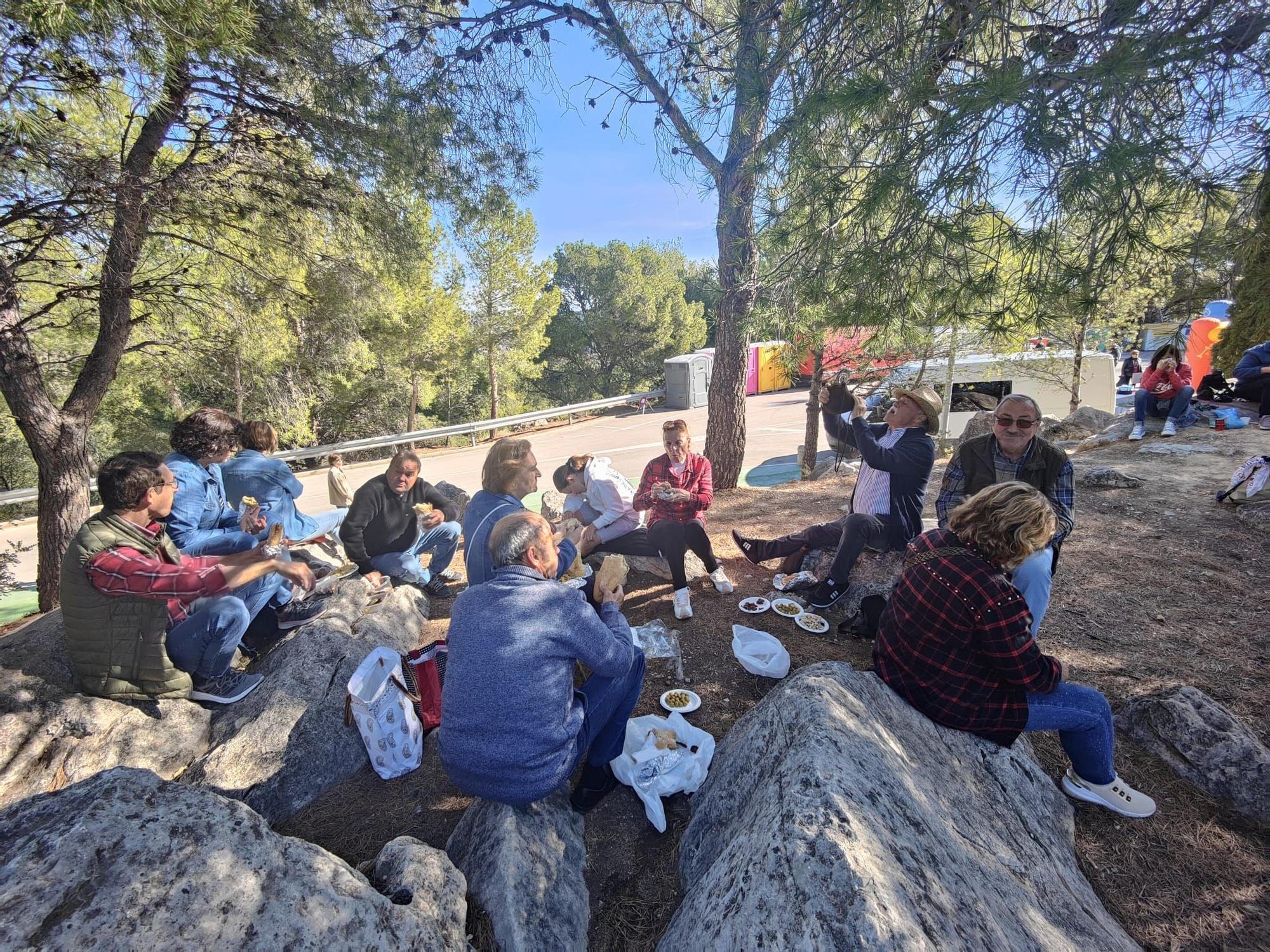 Almuerzo popular y reparto de más rollos en el Día de la Dobla en l'Alcora