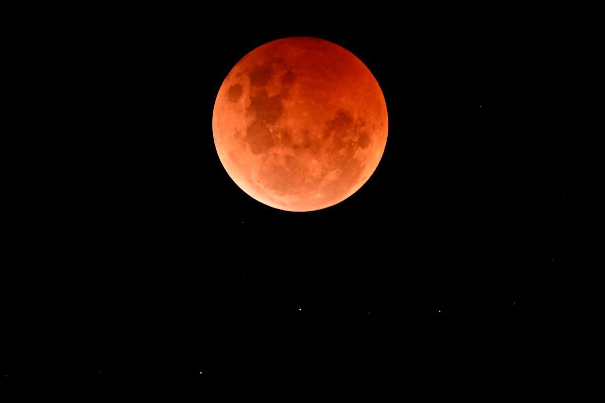 La luna llena de noviembre 2022 llega con eclipse lunar