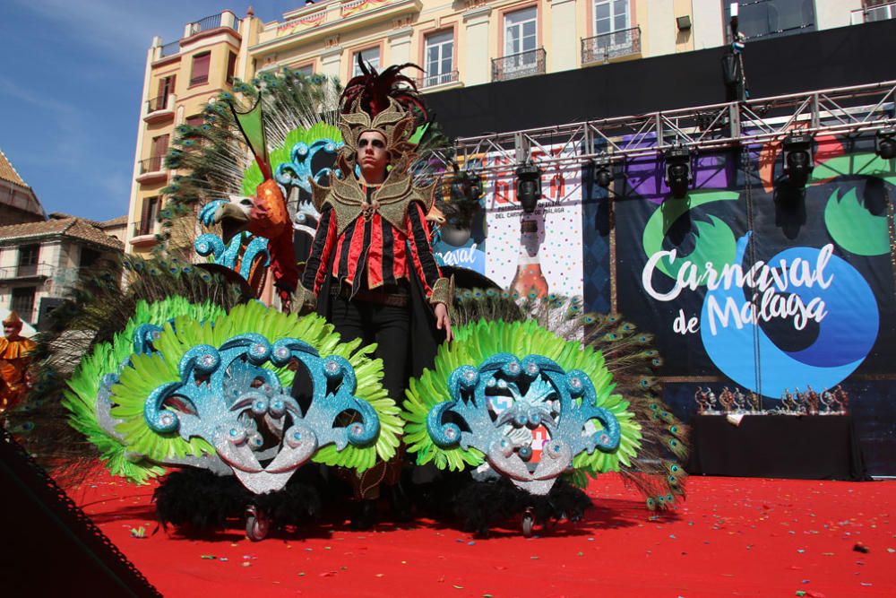 Las familias y los niños disfrazados toman las calles del centro de Málaga el primer domingo de Carnaval.