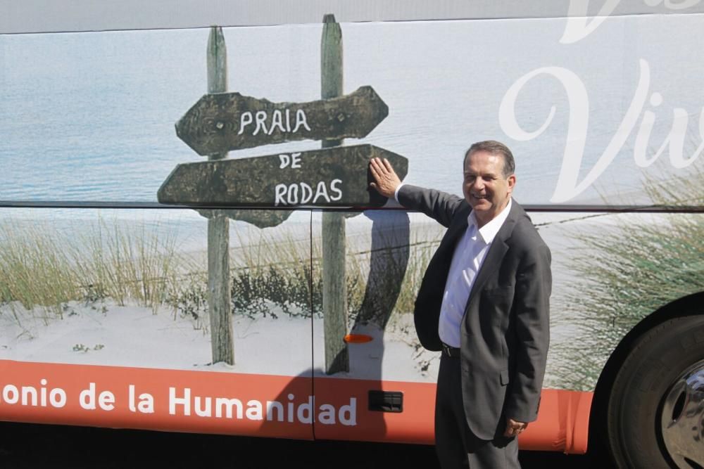 Autobuses con imágenes de las Islas Cies