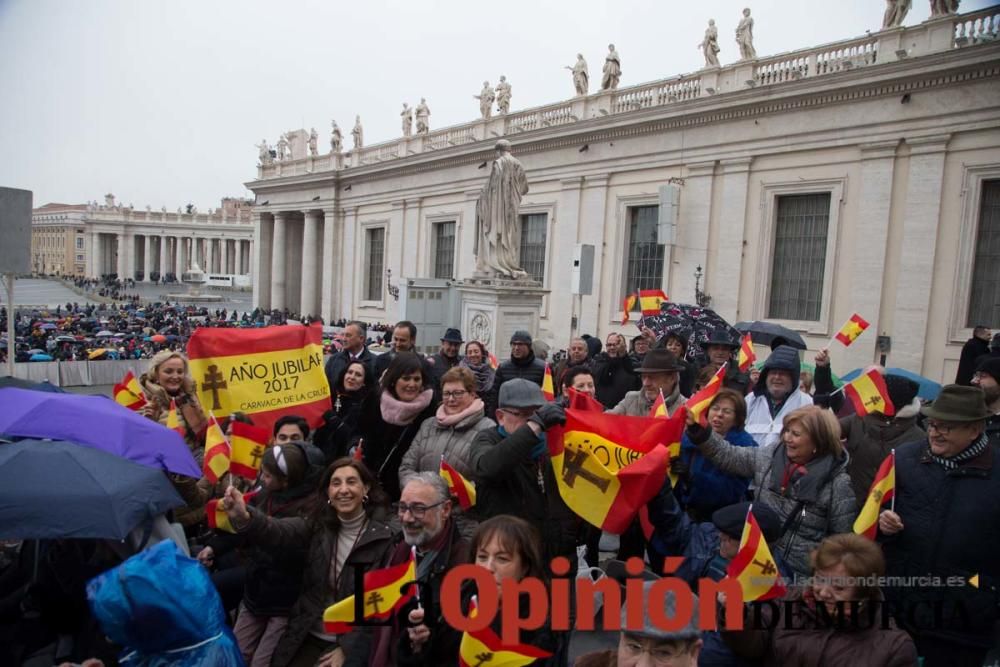 La cofradía de la Vera Cruz entrega el óbolo del J