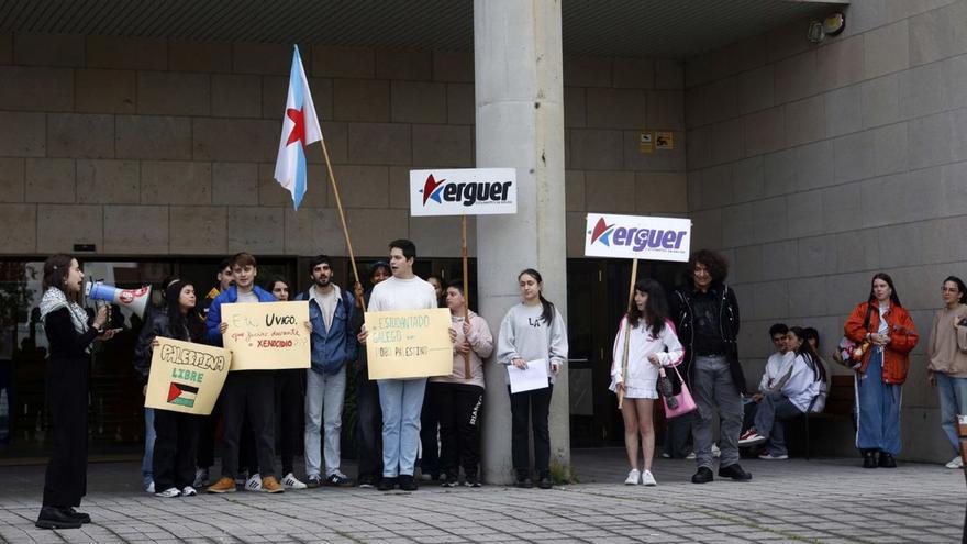 Estudiantes de Pontevedra se suman a la ola de universitarios contra la masacre en Palestina