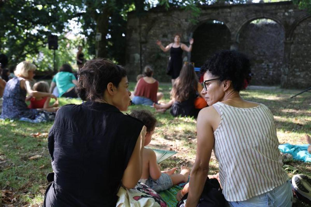 Contos para toda a familia no Parque de Bonaval con Cris de Caldas Contos para toda a familia no Parque de Bonaval con Cris de Caldas