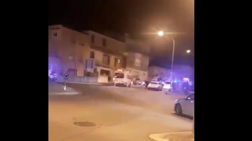 Un menor estampa un cotxe de gamma alta contra l’església evangèlica del barri de Sant Joan de Figueres