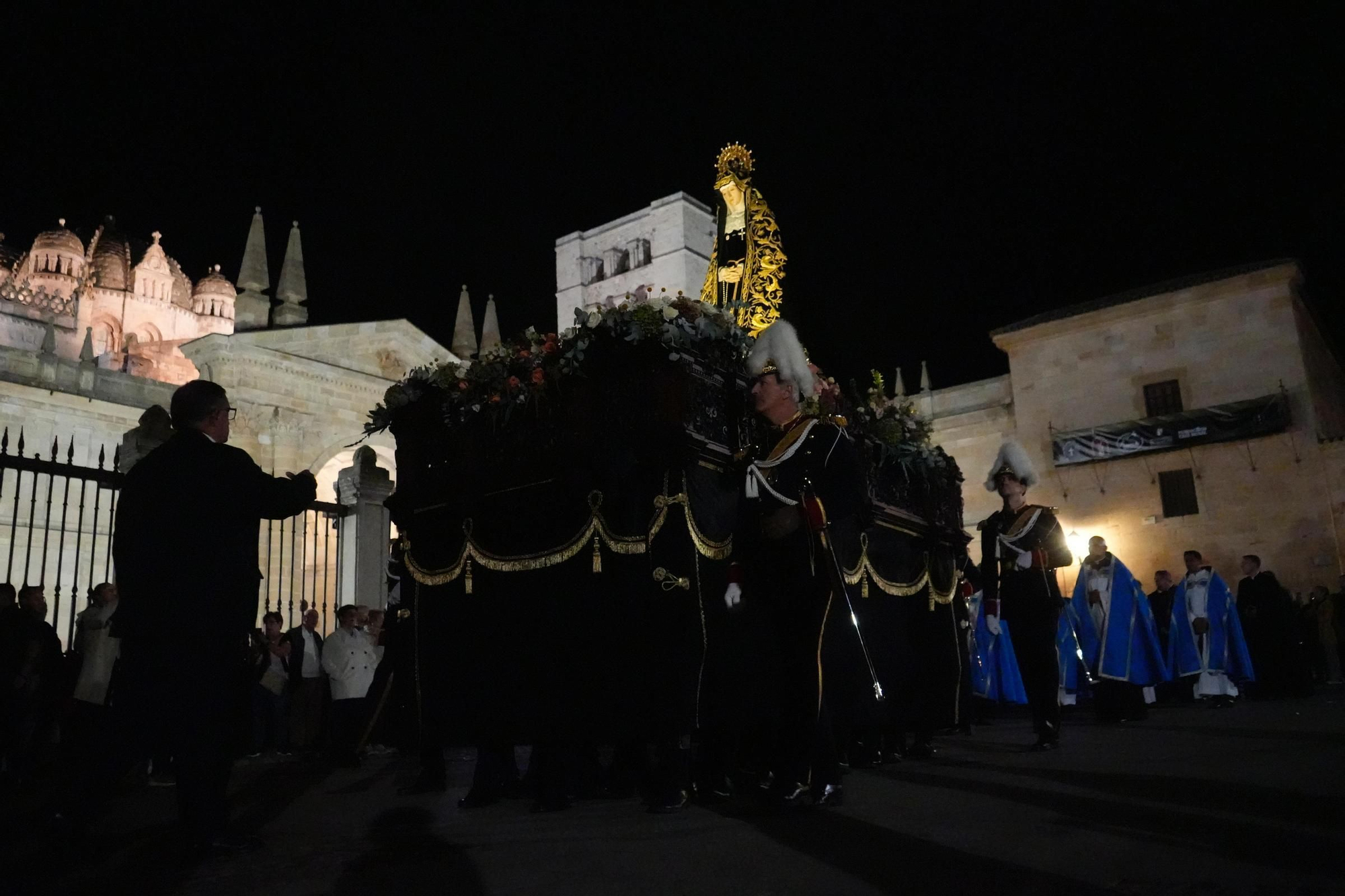 GALERIA | Zamora acompaña a Virgen de la Soledad en su vuelta a casa