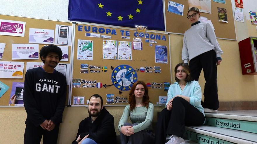Cuerpo Europeo de Solidaridad: Cinco jóvenes de otros países de la UE conviven en las aulas con los alumnos del CPIFP Corona de Aragón